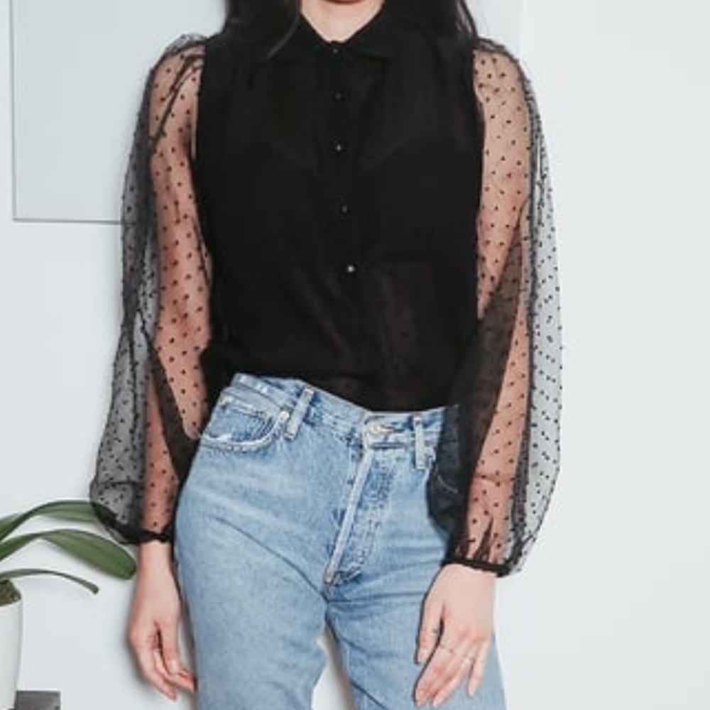 NWOT Lulu’s Black Swiss Dot Button-Up Balloon Sleeve Top